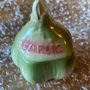 Garlic keeper